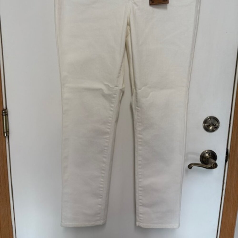 NWT COLDWATER CREEK WOMENS NATURAL FIT STRAIGHT LEG WHITE JEANS. SZ. 12 - Picture 2 of 4